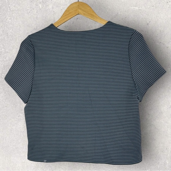 Lululemon Shaped Short Sleeve Tee Size‎ 6 Crew Neck Sterling Blue Thick T-Shirt - Picture 10 of 10